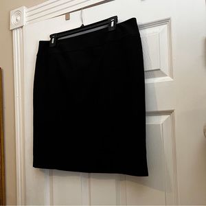 Nordstrom Halogen cute black pencil skirt.  Like new cond.  Size 14 petite.